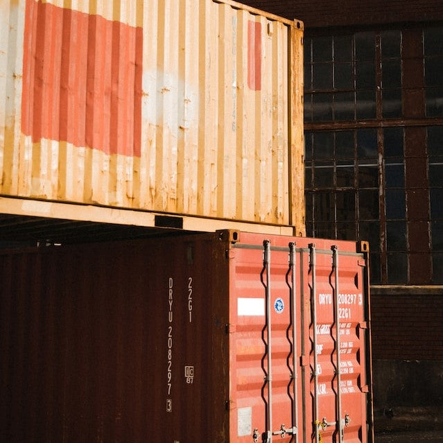 Container stehen übereinander