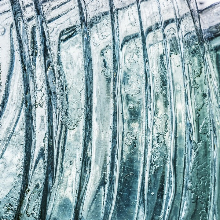 Glasscheiben mit wasserförmiger Verzierung